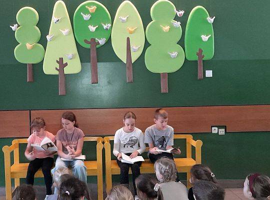 Klasa 3 b poleca do czytania "Dziewczynkę z parku".