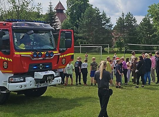 Piknik klas trzecich w Świetlinie